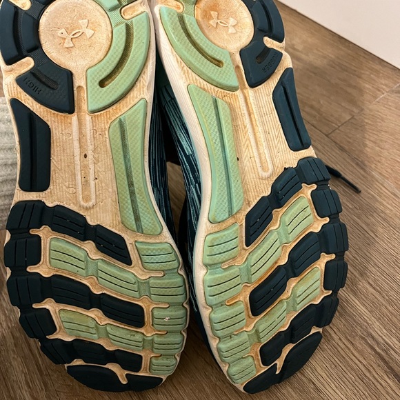 Under armour size 9 women’s tennis shoes - Picture 5 of 5